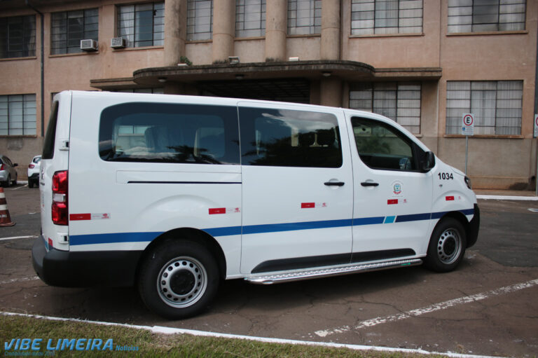 Central de Ambulâncias ganha micro-ônibus para transporte de pacientes
